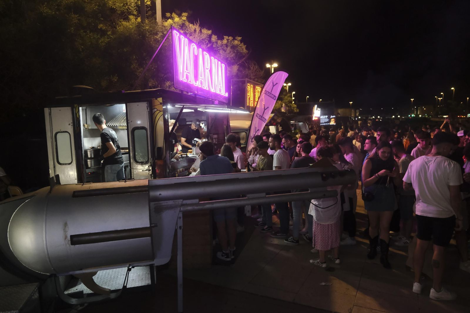 Neón y brasas en El Vial: el lleno absoluto de The Champions Burger en Córdoba Neón y brasas en El Vial: el lleno absoluto de The Champions Burger en Córdoba