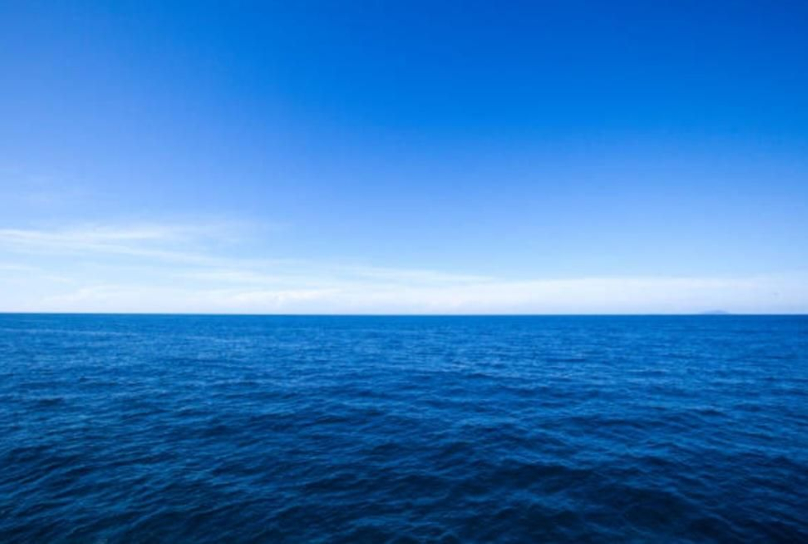 Un mar azul. Un mar azul.