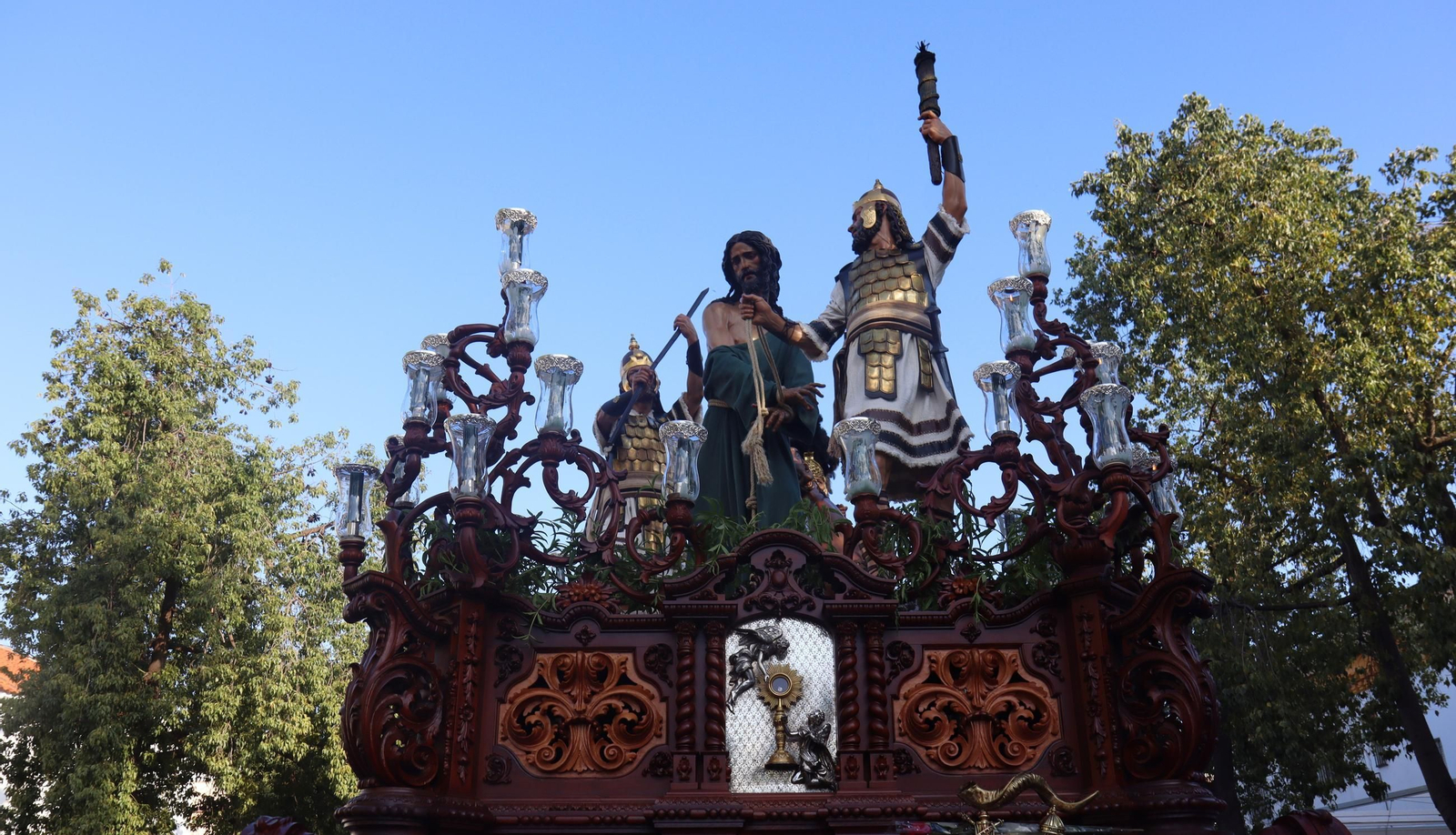 La Hermandad de La Milagrosa en la Semana Santa de Sevilla 2025