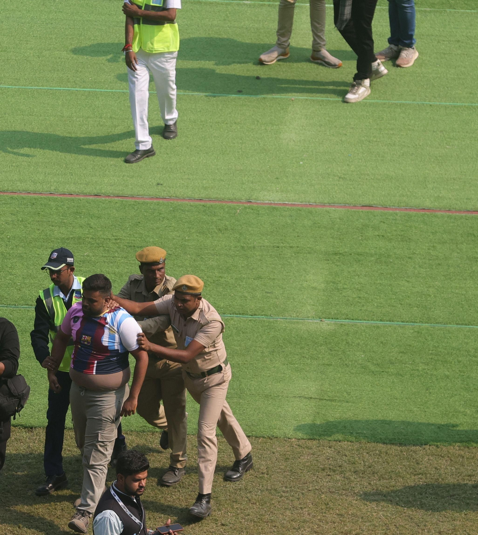 Las fotos de los disturbios por una visita de Leo Messi a Calcuta