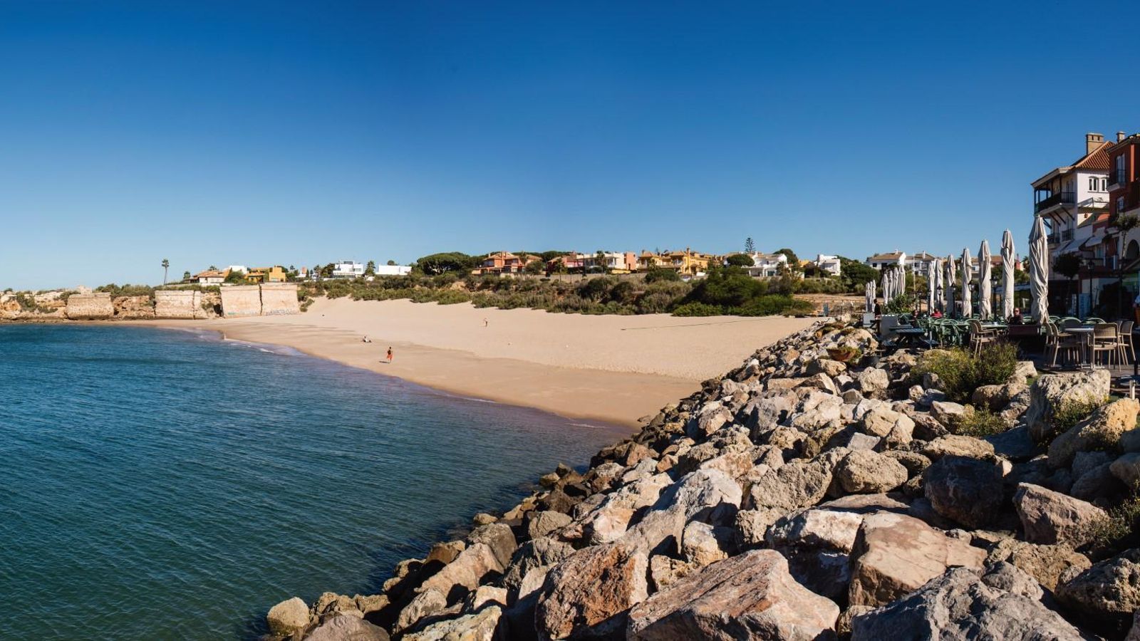 Playa de La Muralla, El Puerto. Playa de La Muralla, El Puerto.