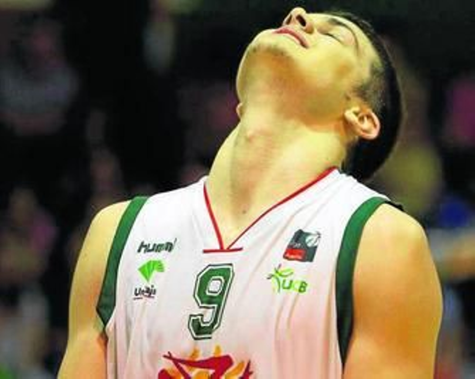 Dejan Todorovic se lamenta en un partido del Clínicas.