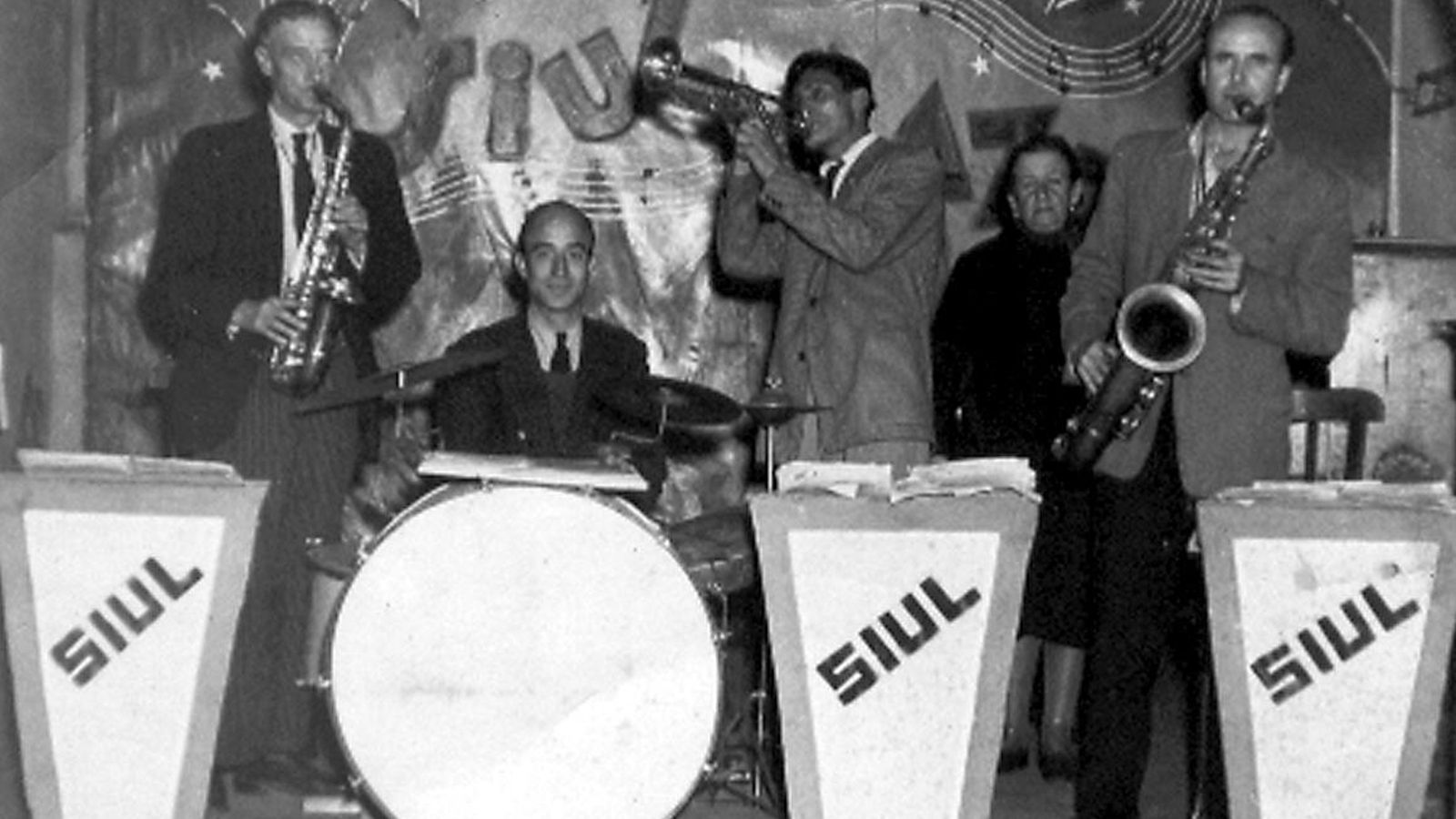 Foto de 1951 de la orquesta SIUL en el Salón Moderno.