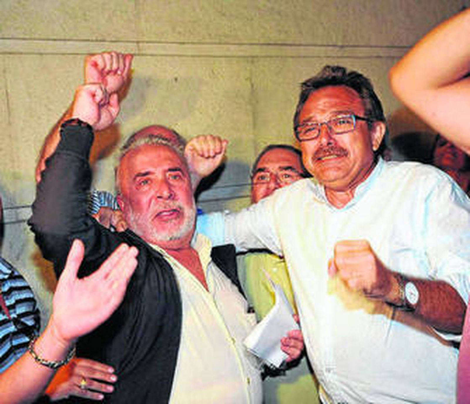 Manuel Carmona y Salvador Mera cuando Alaya los puso en libertad.