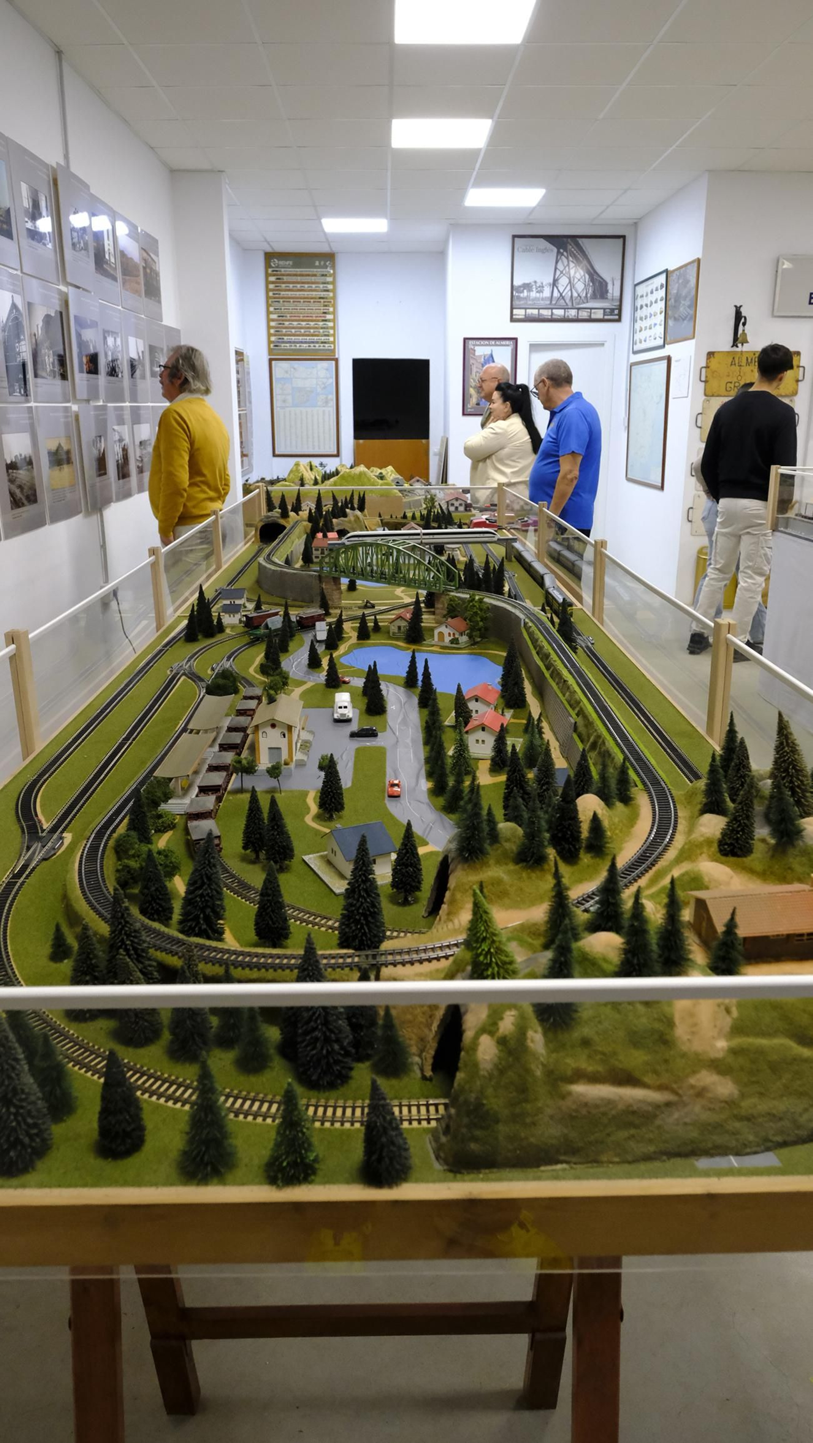 Jornada de puertas abiertas de la Asociación de Amigos del Ferrocarril de Almería (ASAFAL), en imágenes