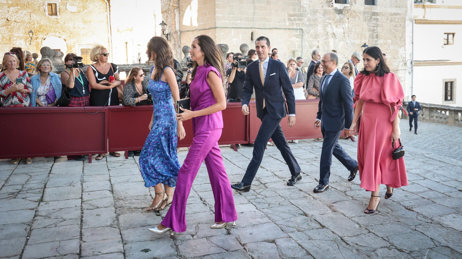 Imágenes de los asistentes a la boda de Ana Cristina Portillo Domecq en la Catedral de Jerez Imágenes de los asistentes a la boda de Ana Cristina Portillo Domecq en la Catedral de Jerez
