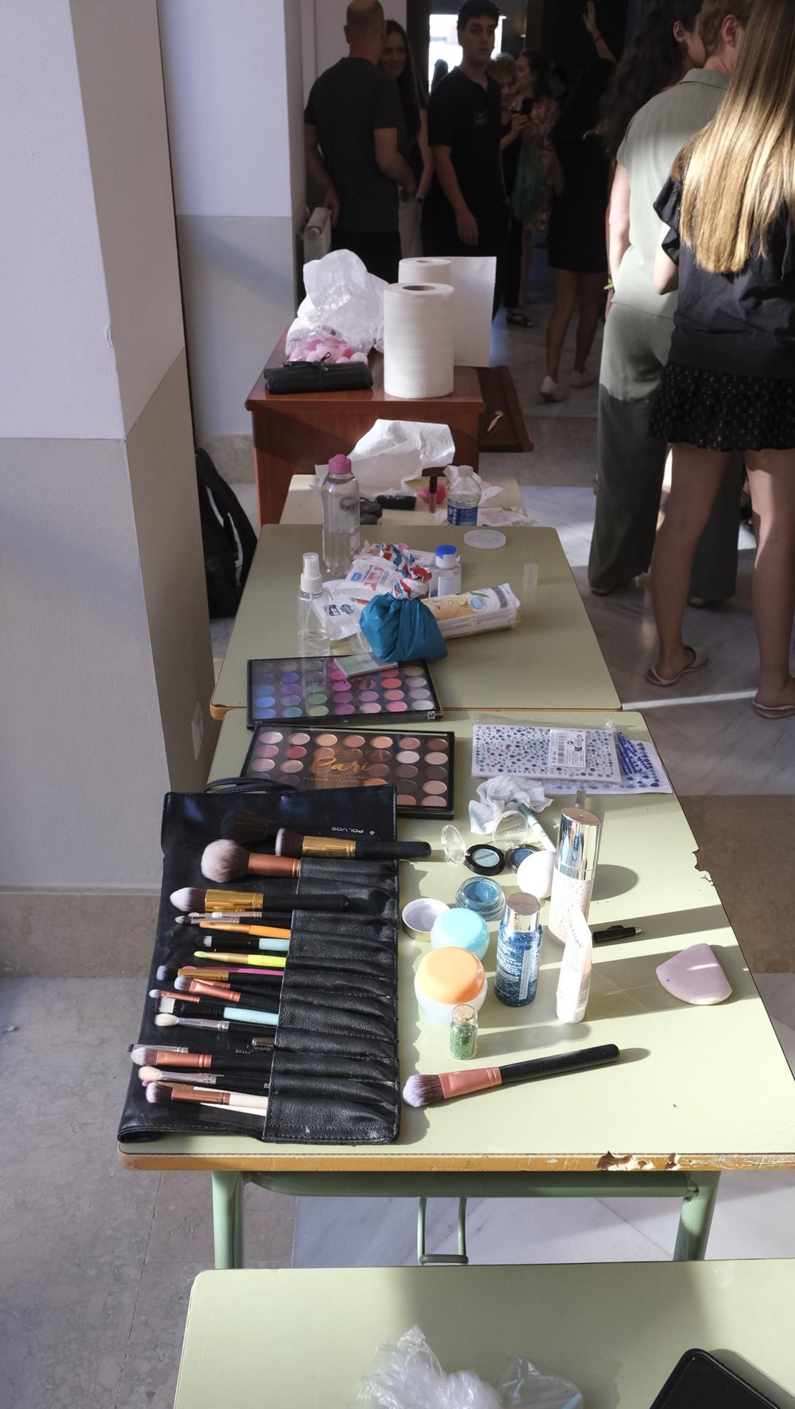 Maquillaje de los alumnos de la academia musical de Vélez Blanco para la ópera, en imágenes