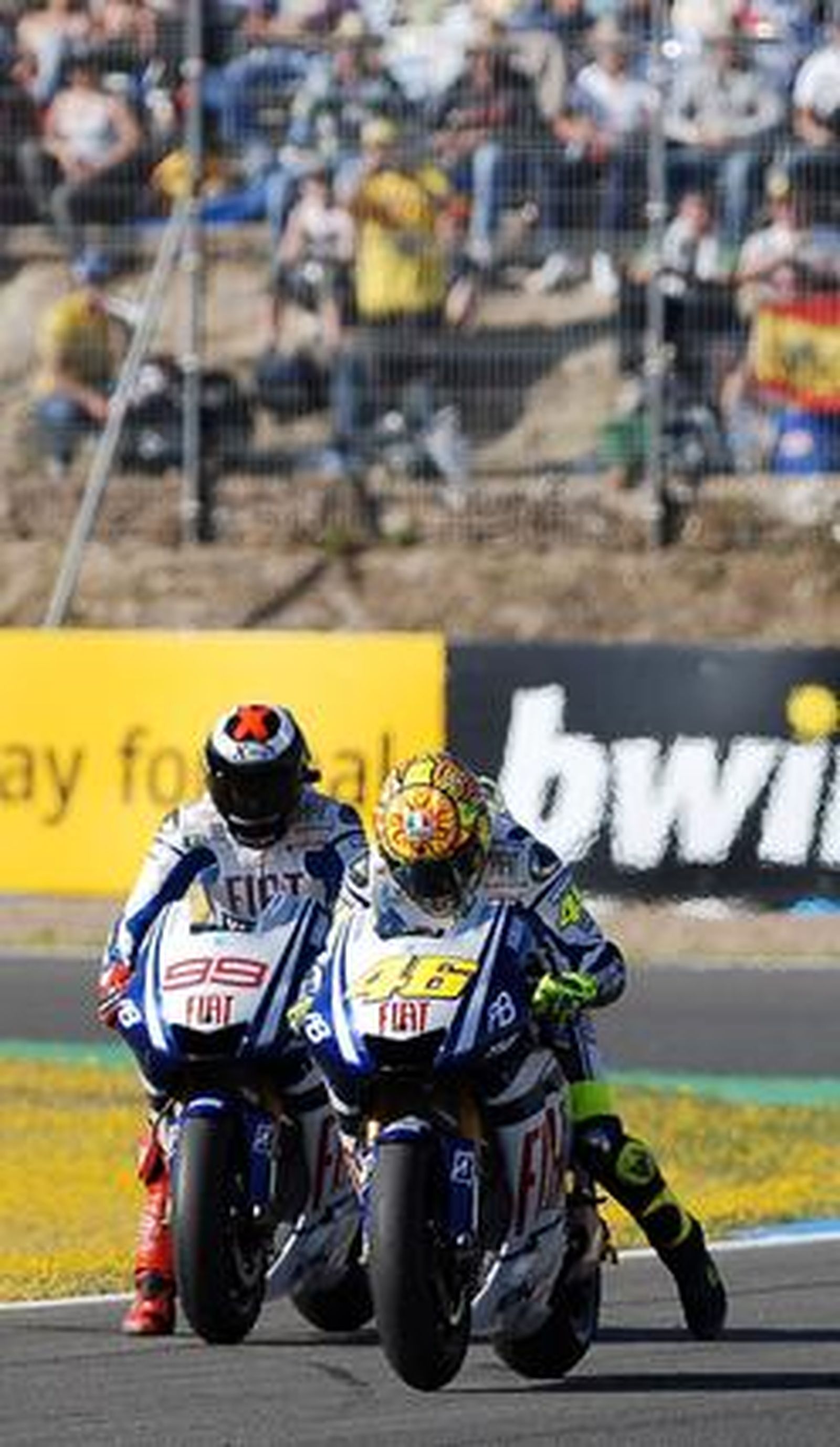 Jorge Lorenzo se impone a Pedrosa en una memorable última vuelta y se hace con su primera victoria en Jerez en la categoría de MotoGP. 

Foto: Juan Carlos Toro y Manuel Aranda