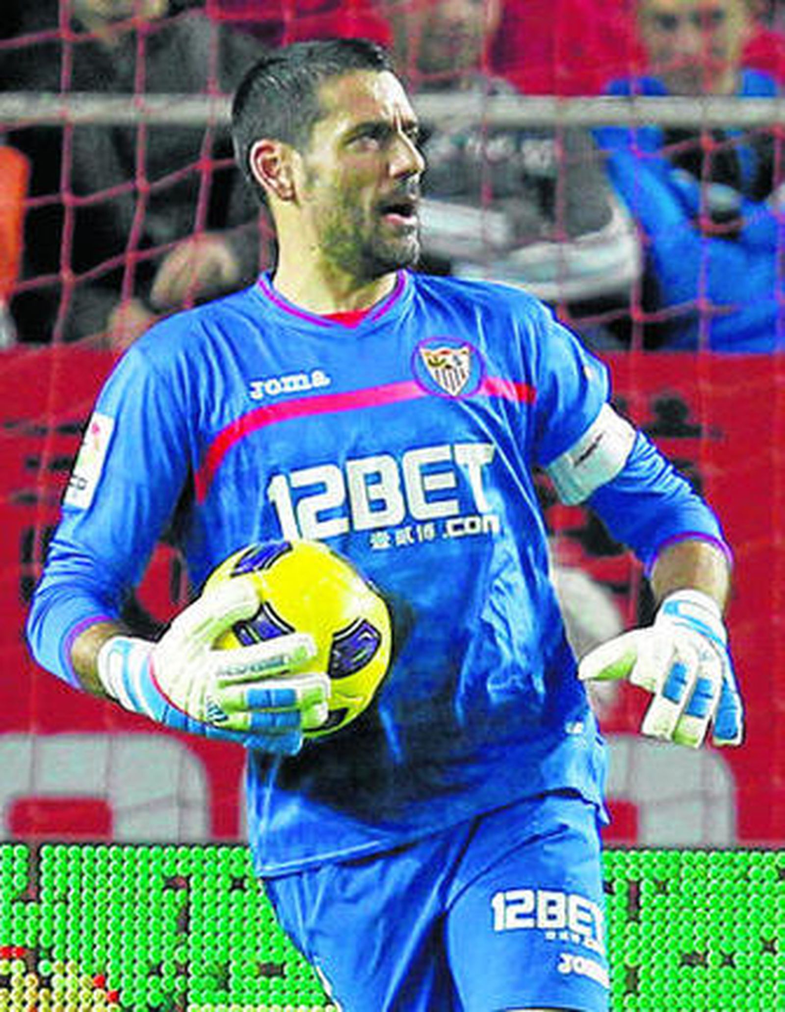 Palop, en un partido con el Sevilla en el Pizjuán.