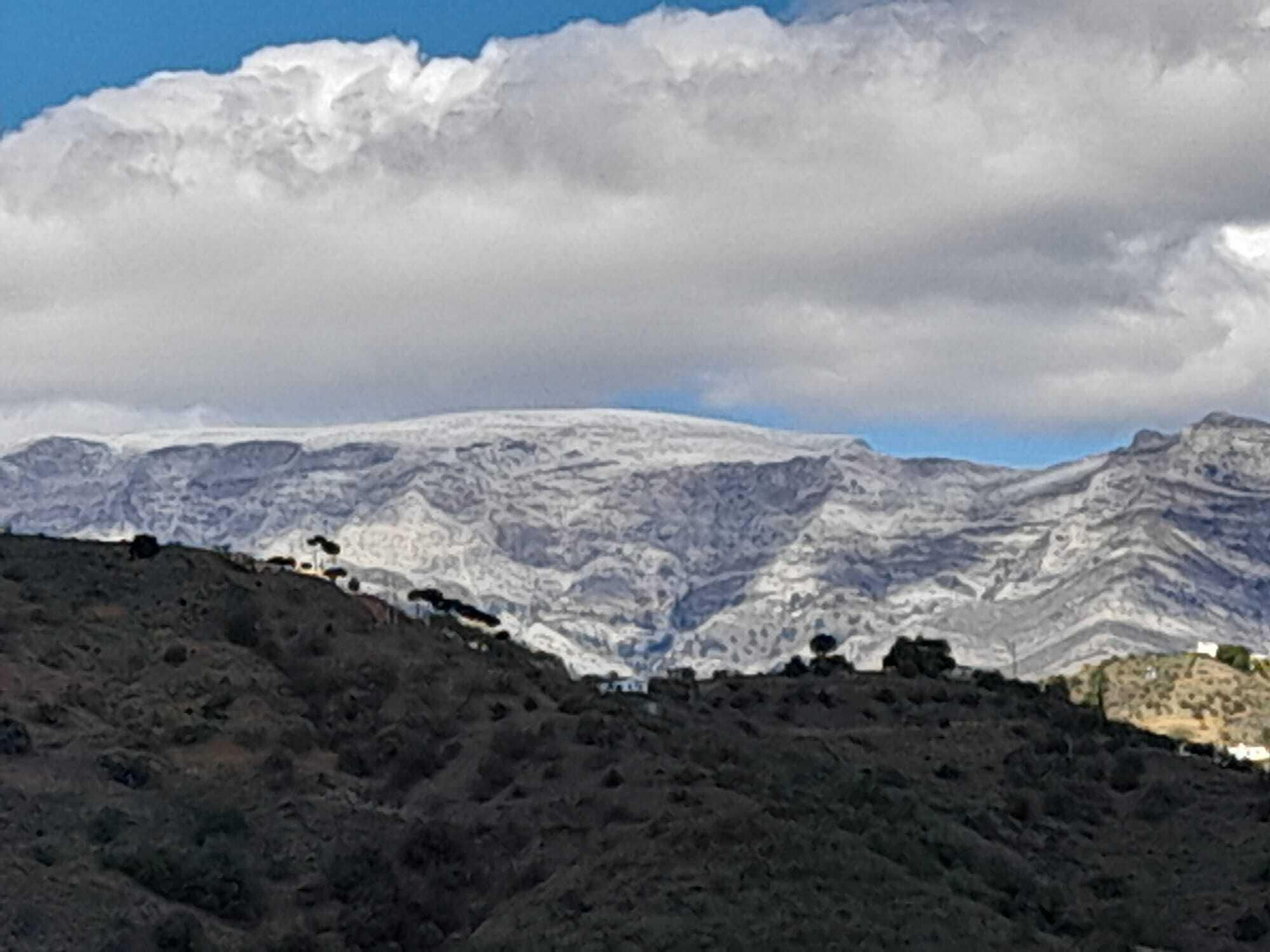 La nieve cubre las cimas más altas de las Sierras Tejeda y Almijara en la Axarquía La nieve cubre las cimas más altas de las Sierras Tejeda y Almijara en la Axarquía