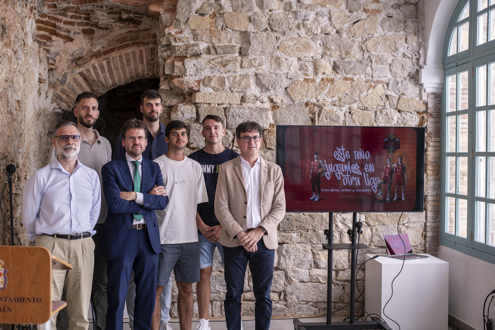 Foto de familia del acto de presentación de la campaña.