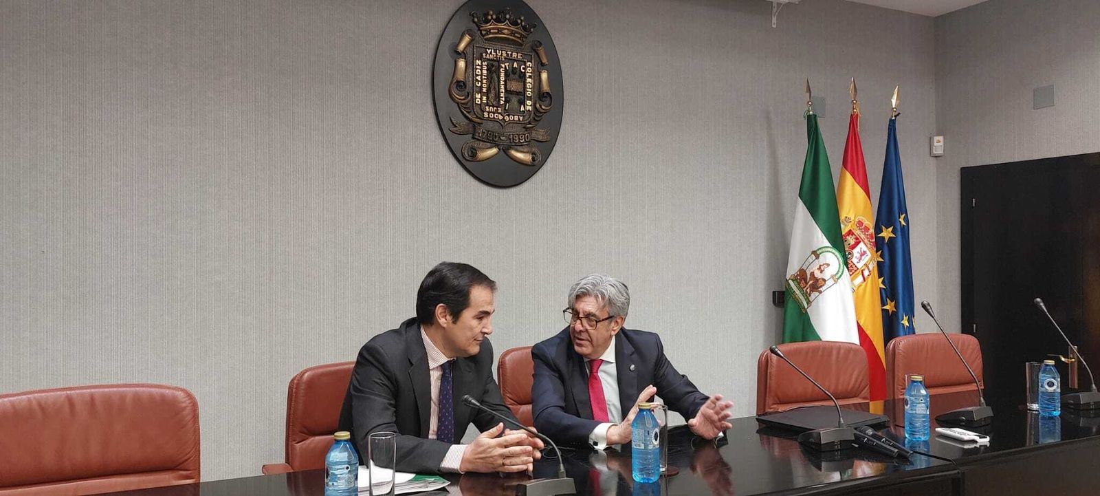 El consejero de Justicia y el decano del Colegio de Abogados de Cádiz.