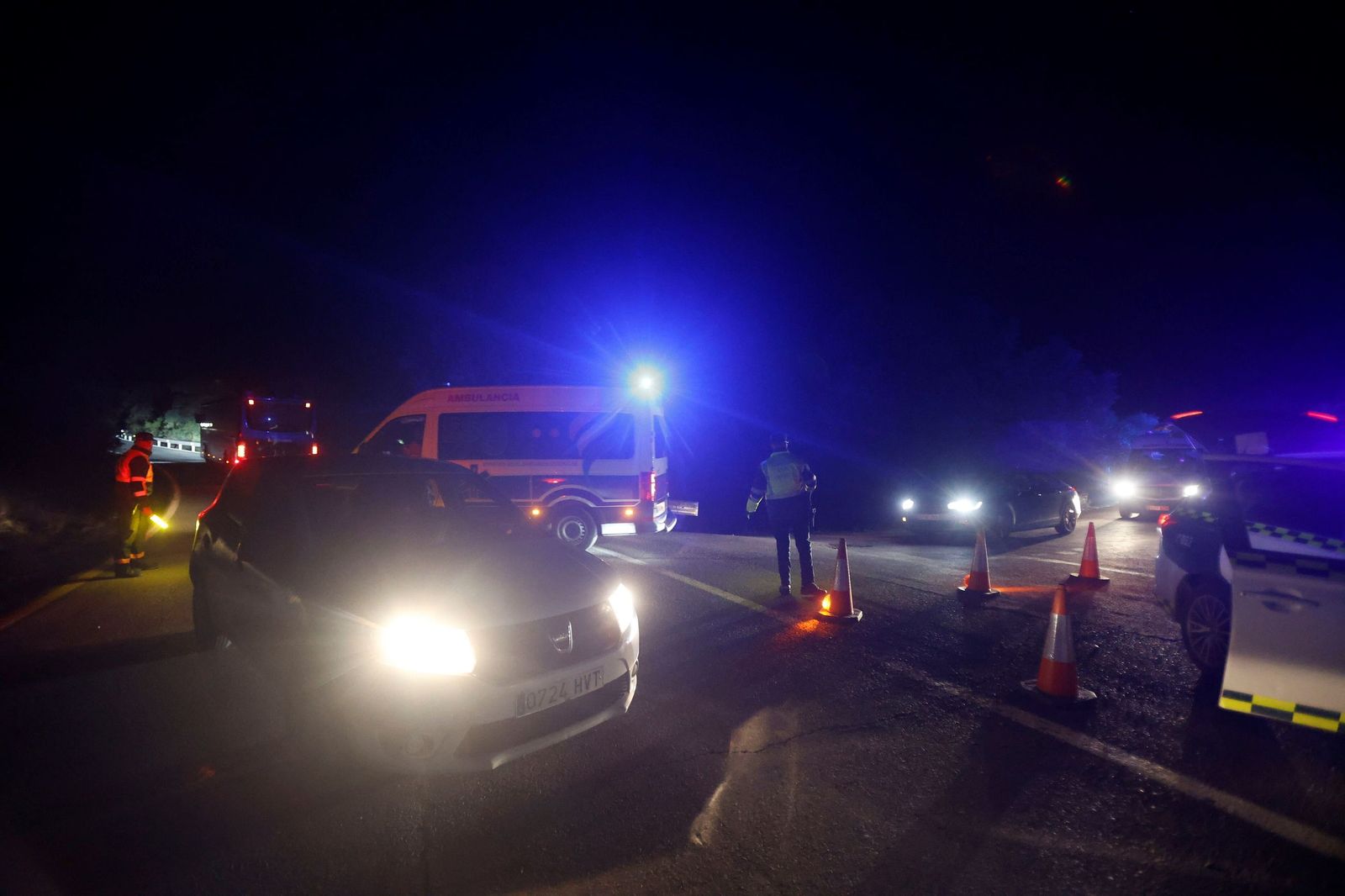 Las imágenes de los vehículos de emergencias evacuando a los pasajeros del descarrilamiento en Adamuz