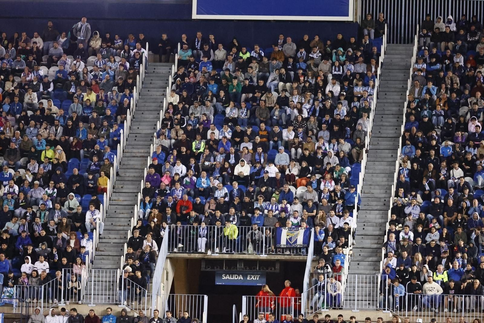 Las fotos del imponente ambiente en La Rosaleda en el Málaga - Córdoba CF