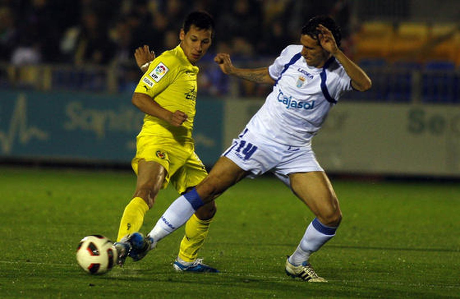 El Xerez vuelve a saborear el triunfo después de seis jornadas gracias a los goles de Héctor (pp) y Óscar Díaz./Fotos:LOF

Foto: LOF