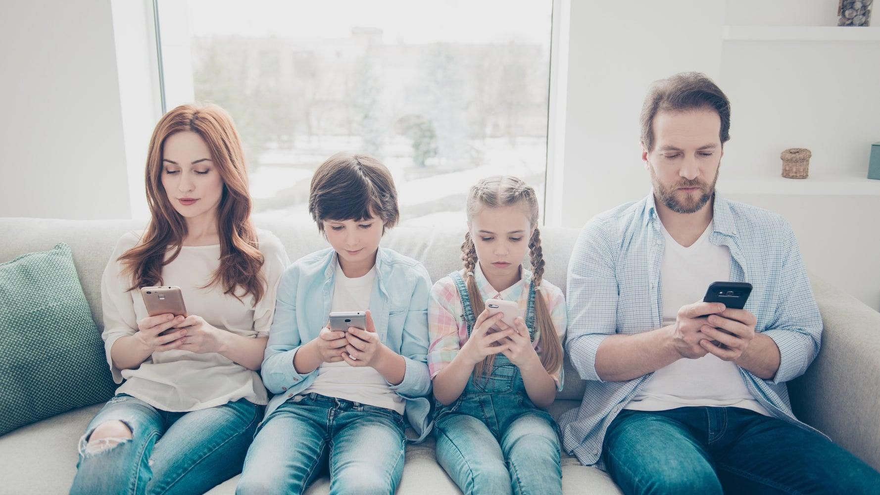 Si haces algunas de estas cinco cosas tienes heridas de la infancia: "Tienes que ser conscientes de ellas para curarlas"