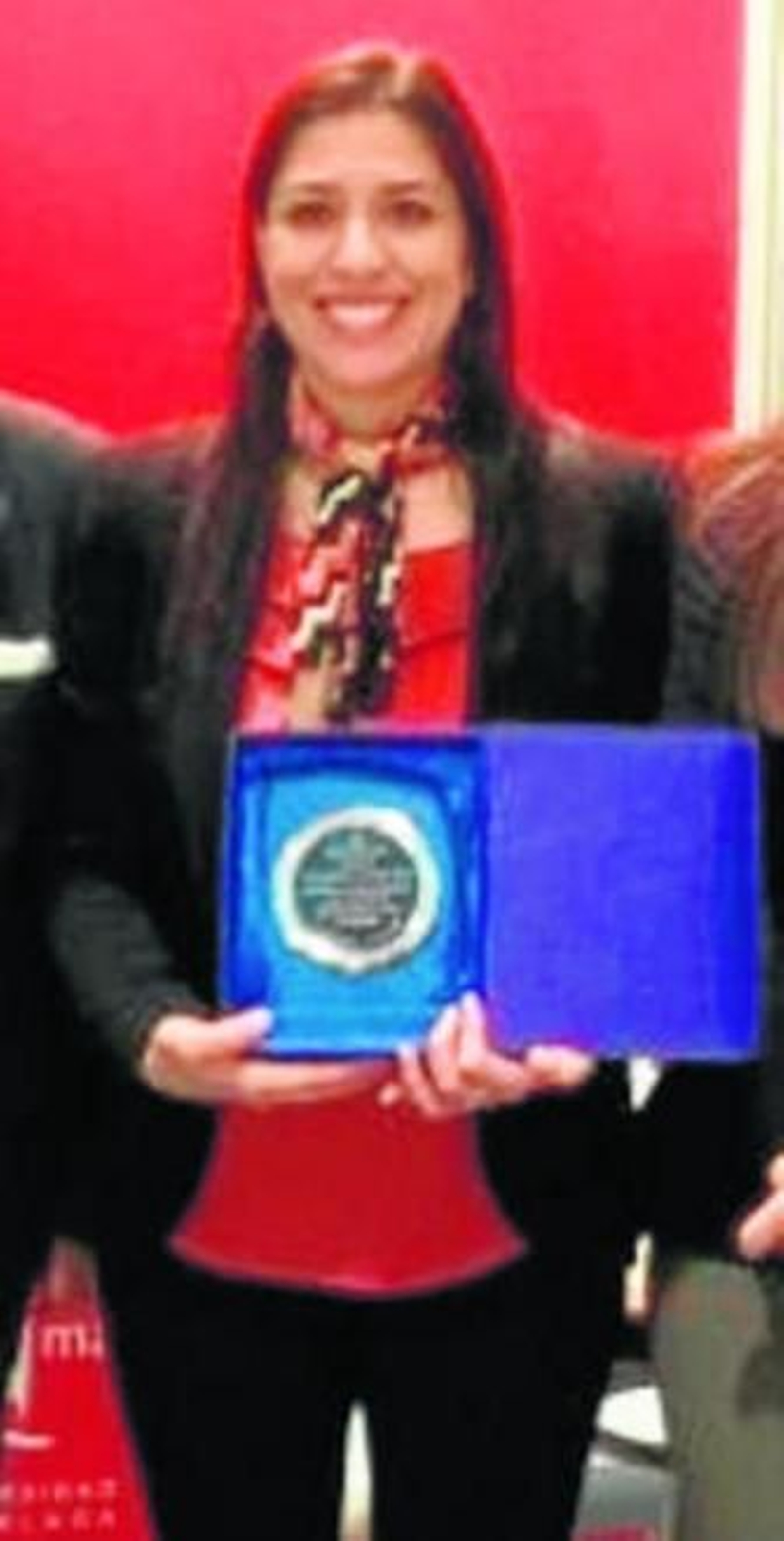 Inmaculada Almeida, con su premio.