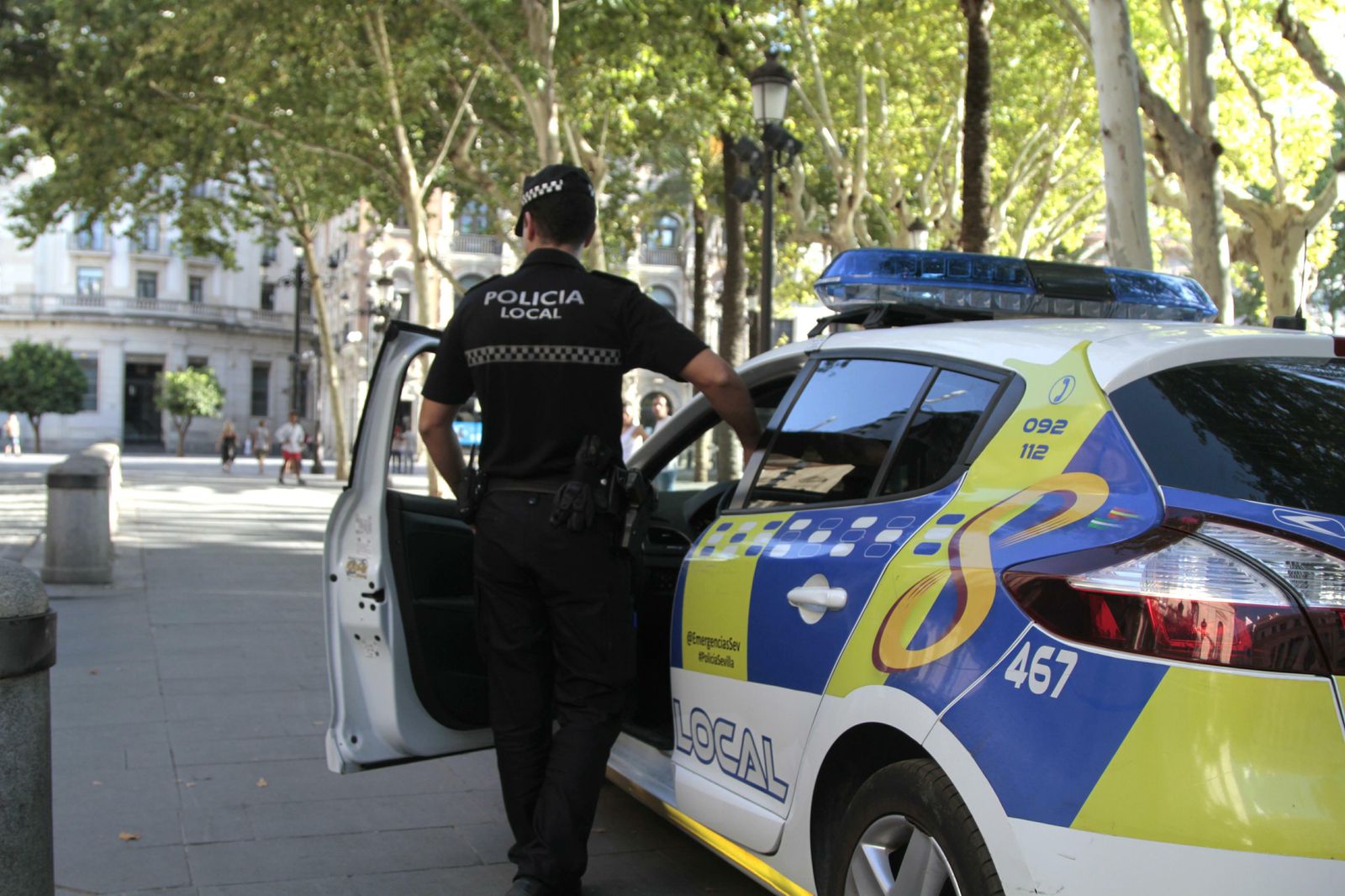 Un agente de la Policía Local de Sevilla, en una imagen de archivo.