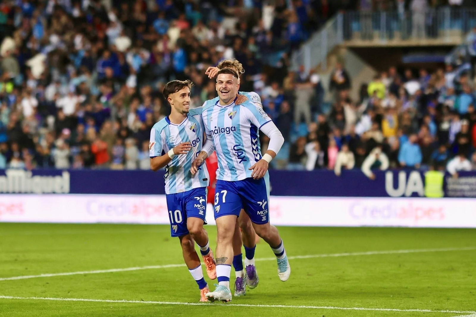 Las fotos del imponente ambiente en La Rosaleda en el Málaga - Córdoba CF