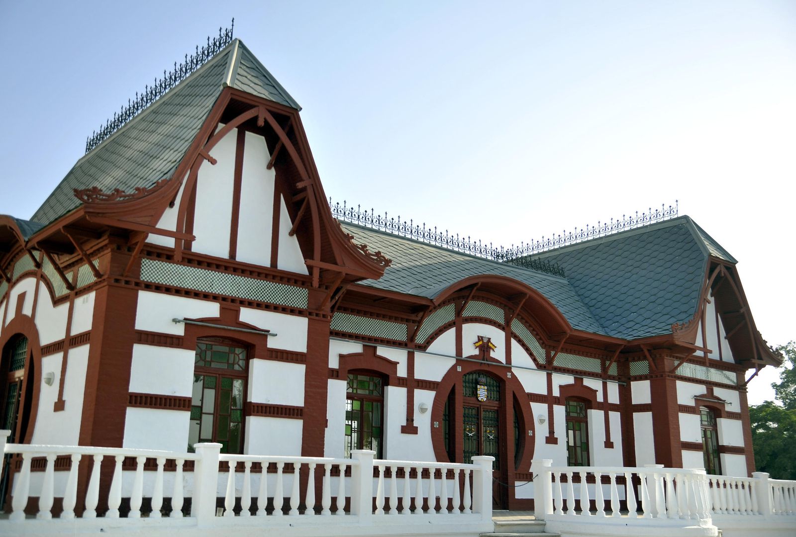 Imagen del edificio principal del Depósito de Sementales.