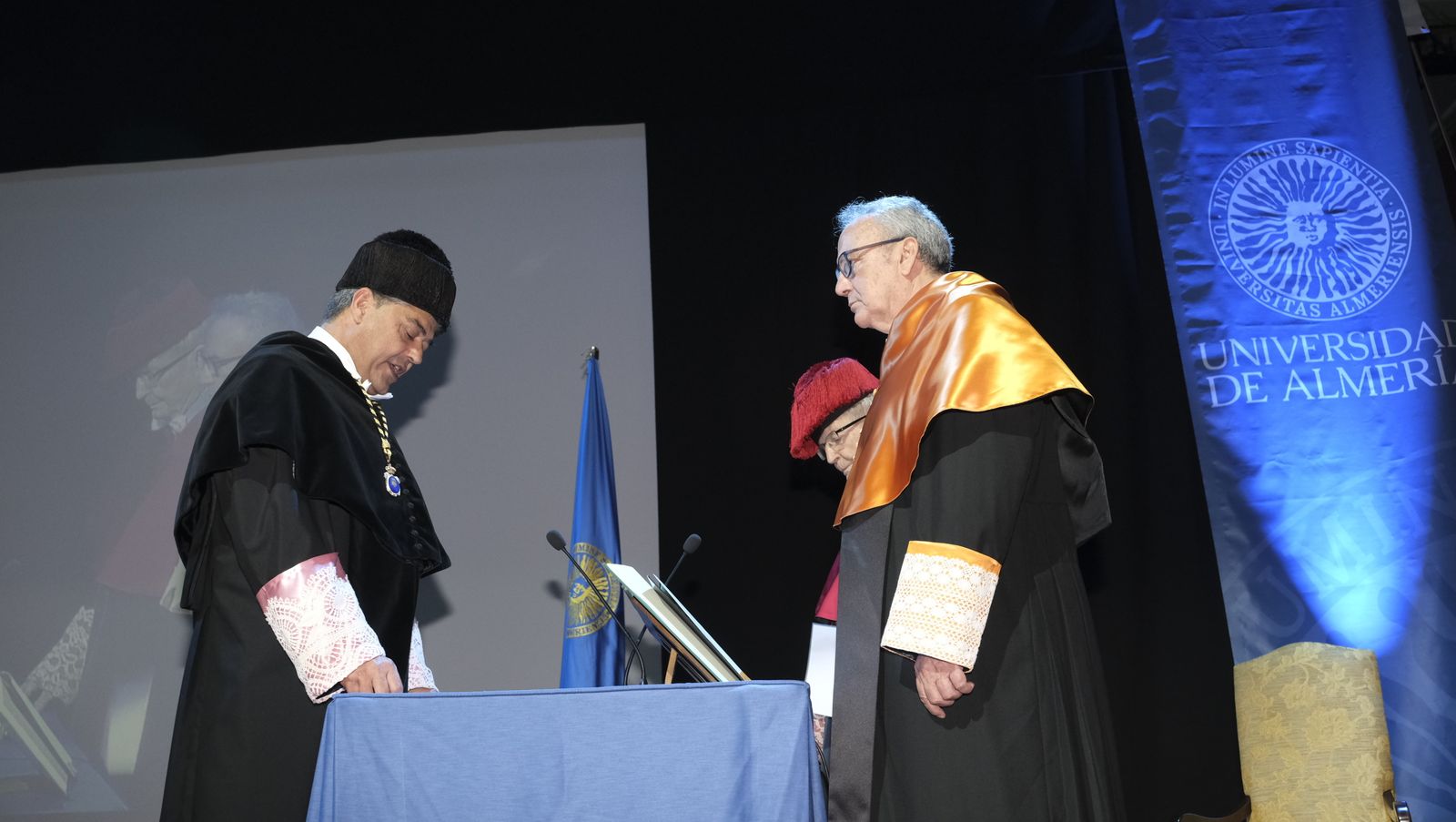 Imágenes de la investidura como Doctor Honoris Causa de la UAL, de Paco Cosentino.