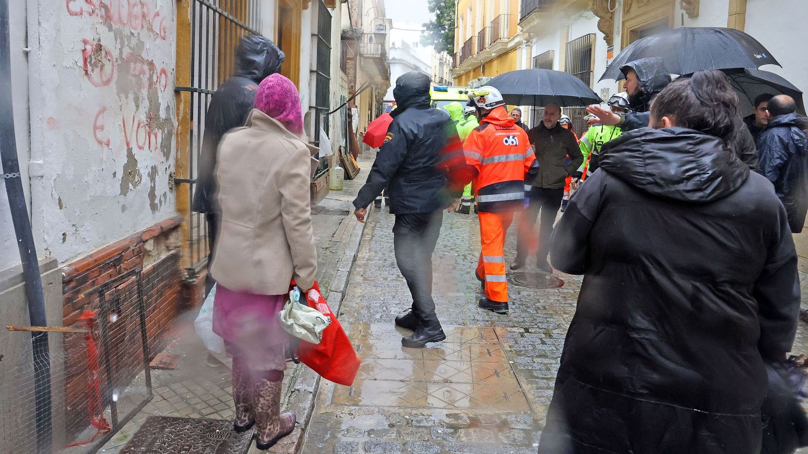 Imágenes del derrumbe en una casa okupada en Jerez