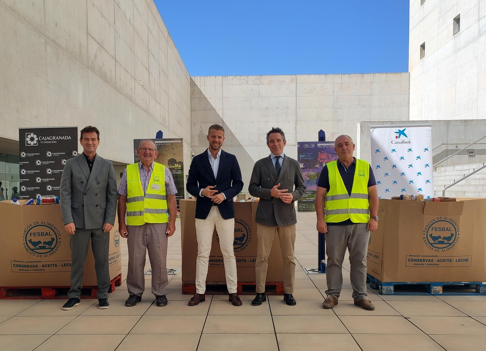 CajaGranada Fundación y CaixaBank recaudan 5.500 kilos de comida para el Banco de Alimentos