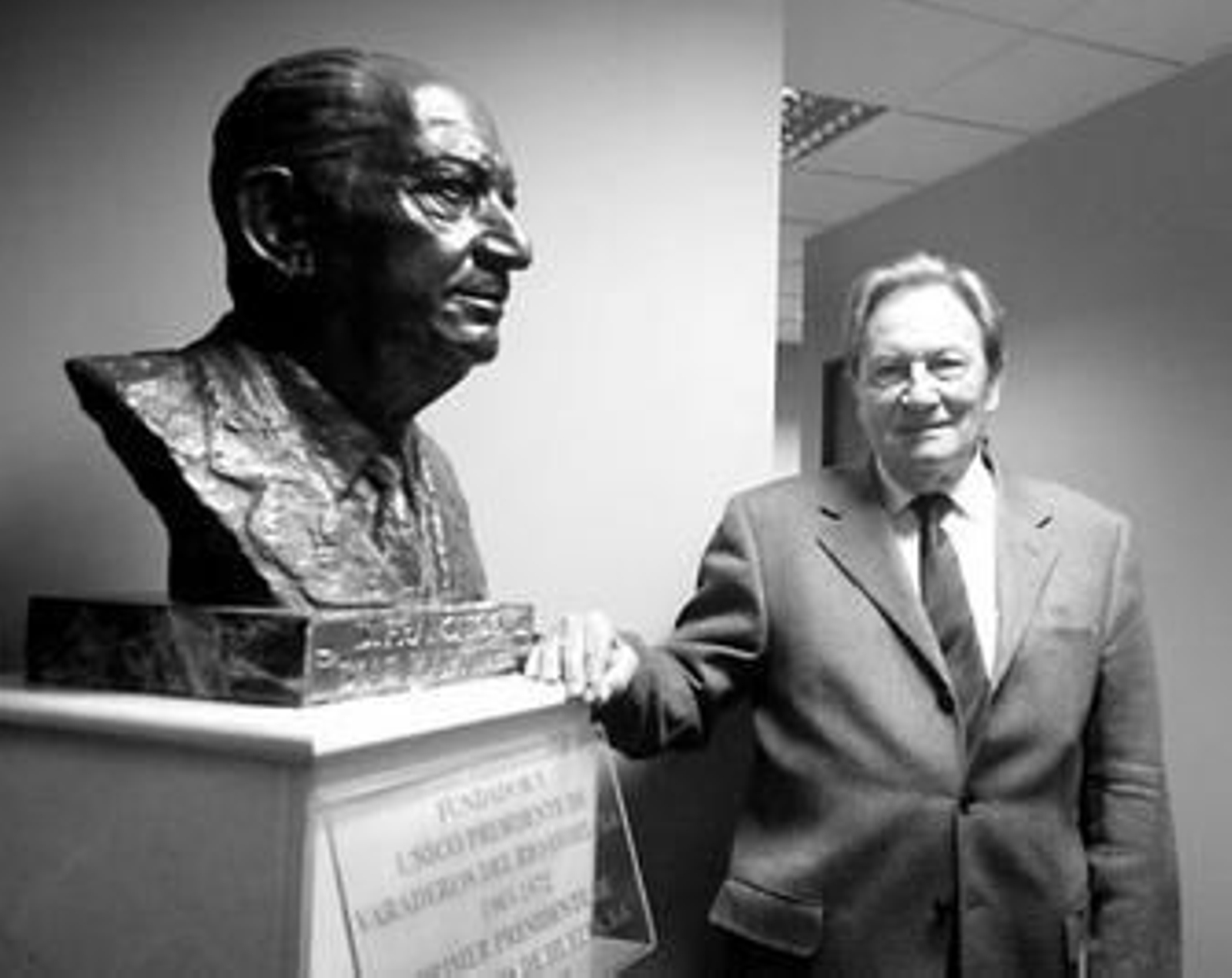 "Tuvimos que clavar muchos palos de eucaliptos para hacer los astilleros"