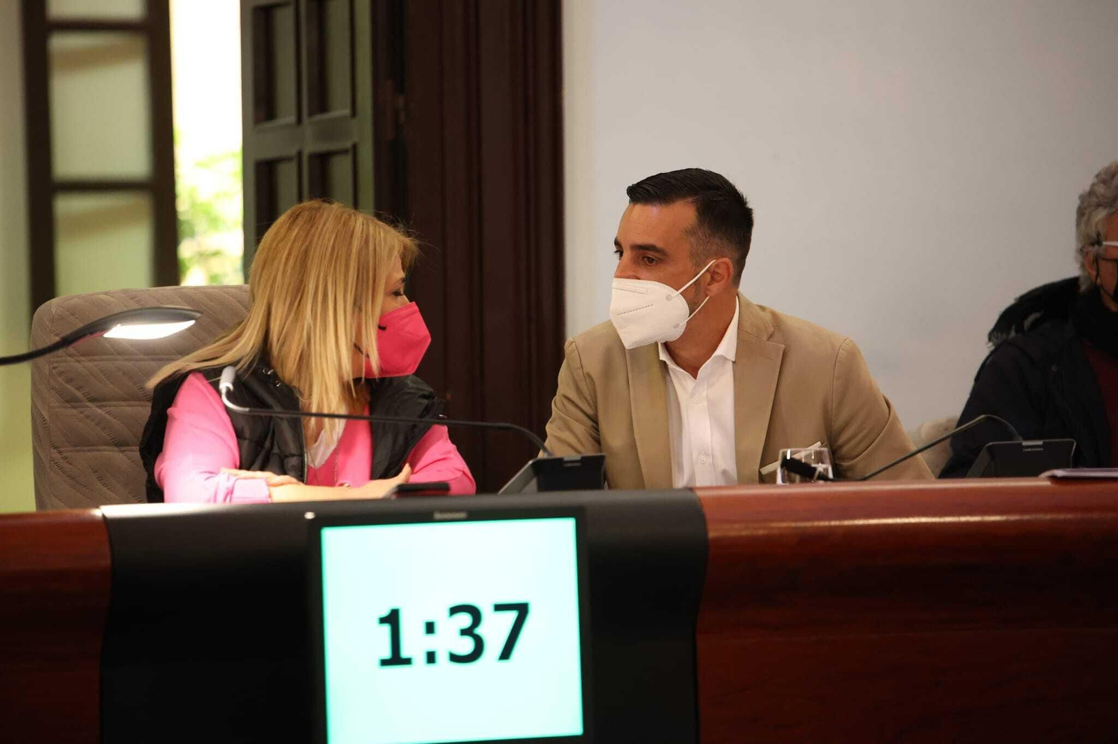 La alcaldesa, Mamen Sánchez, y el delegado de Urbanismo, José Antonio Díaz, durante un pleno.