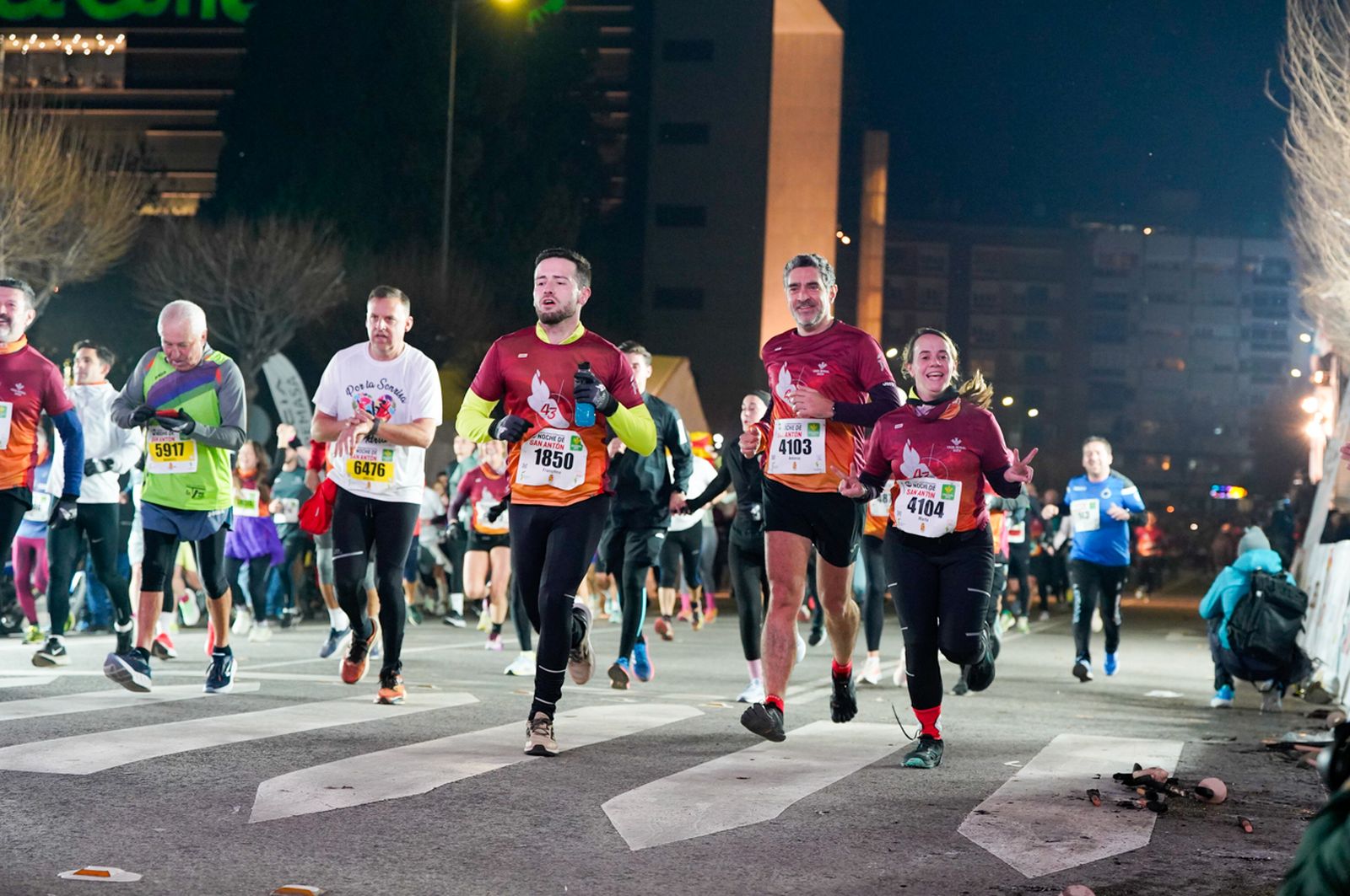 En imágenes: búscate en tu llegada a meta de la Carrera de San Antón 2026 (21)
