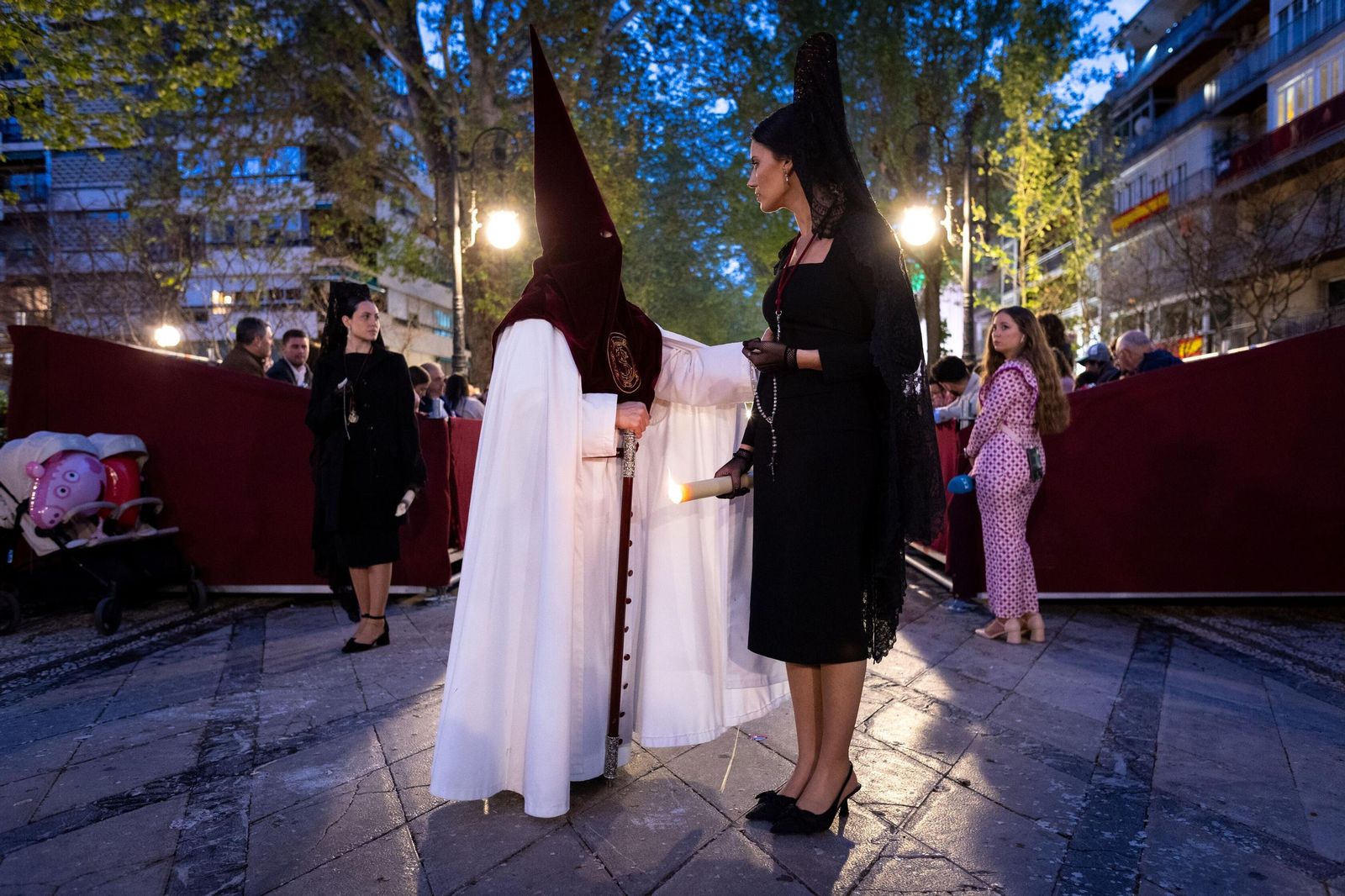 Granada estrenó la nueva carrera oficial frente a la Basílica de las Angustias
