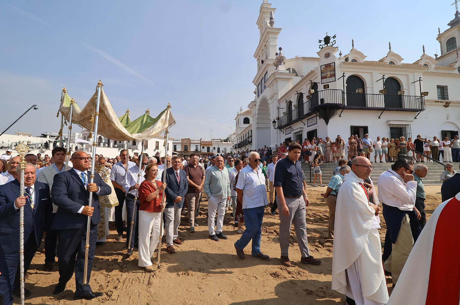 Rocío Chico 2025: Solemne Función Votiva y Procesión Eucarística, con el Santísimo bajo palio por el entorno del Santuario