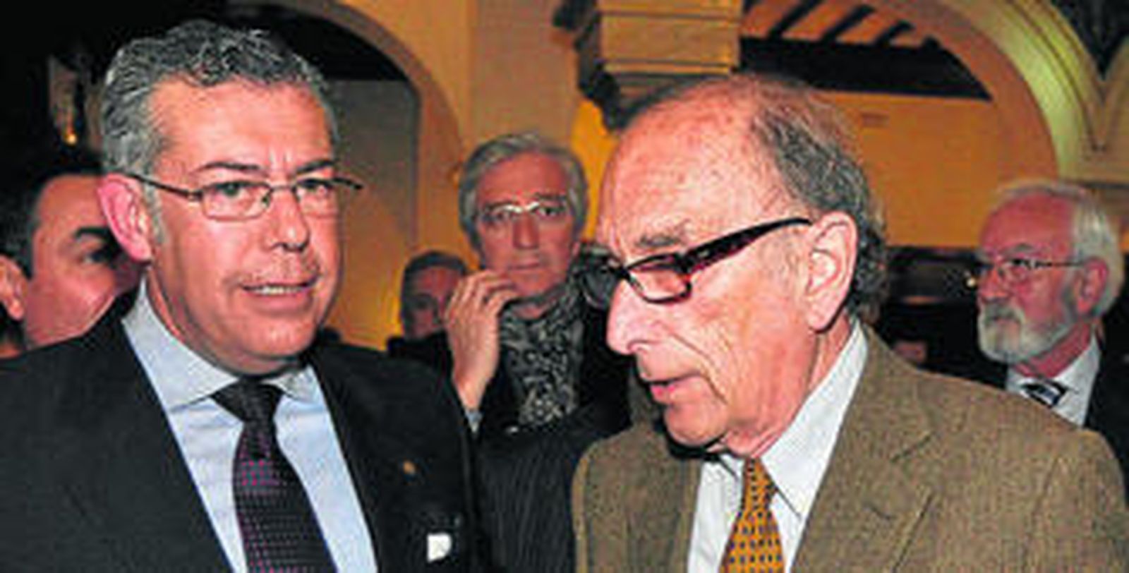 Manuel Salinas, a la derecha; y el hermano mayor del Valle, Lucas Maireles.