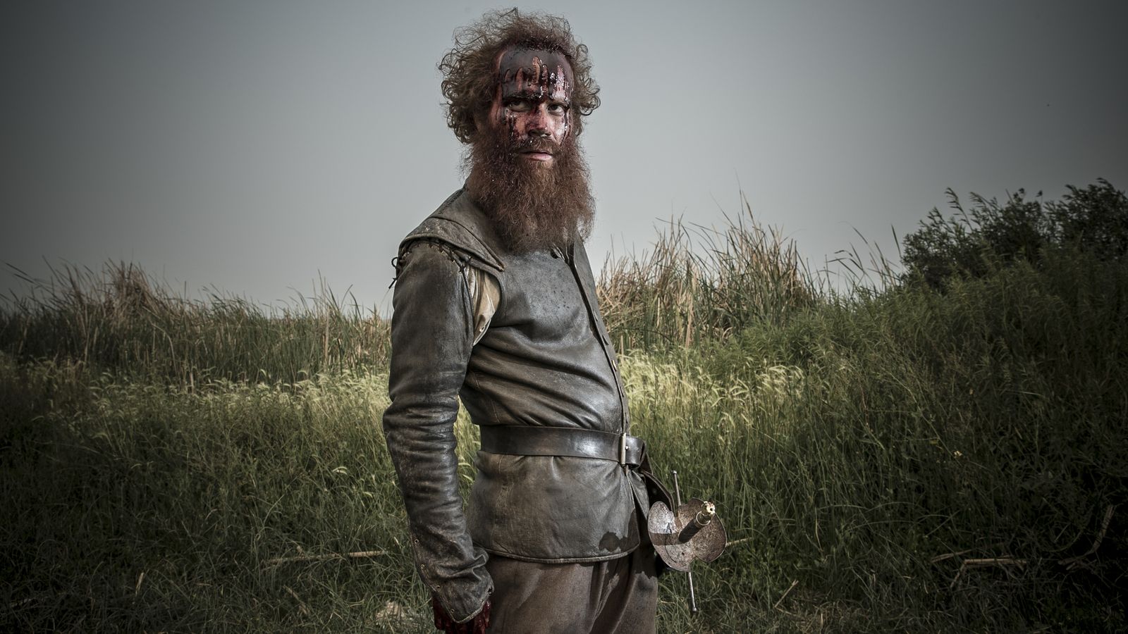 Un personaje de la serie 'Hernán', que estrenó Amazon Prime Video