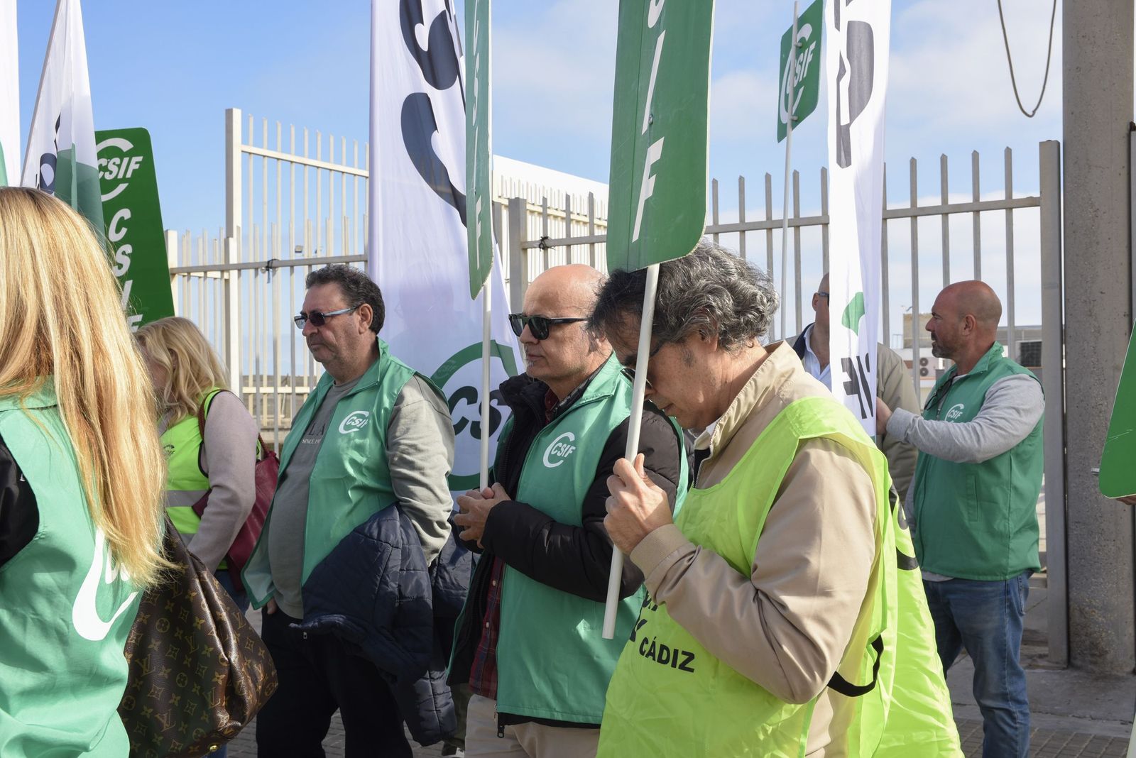 Las fotografías de la concentración de CSIF en La Línea por las mejoras laborales en la Agencia Pública de Puertos de Andalucía