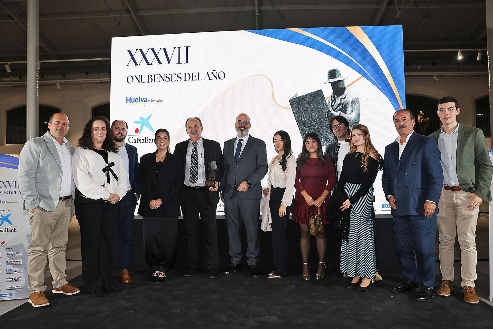 Imágenes de los invitados a la gala de los  37 premios Onubenses del Año