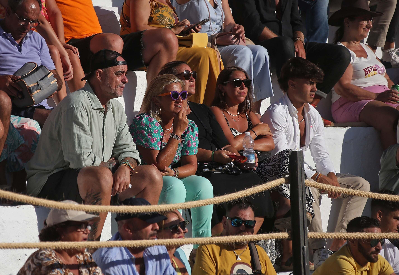 Búscate durante la corrida de reapertura de la plaza de toros de Tarifa