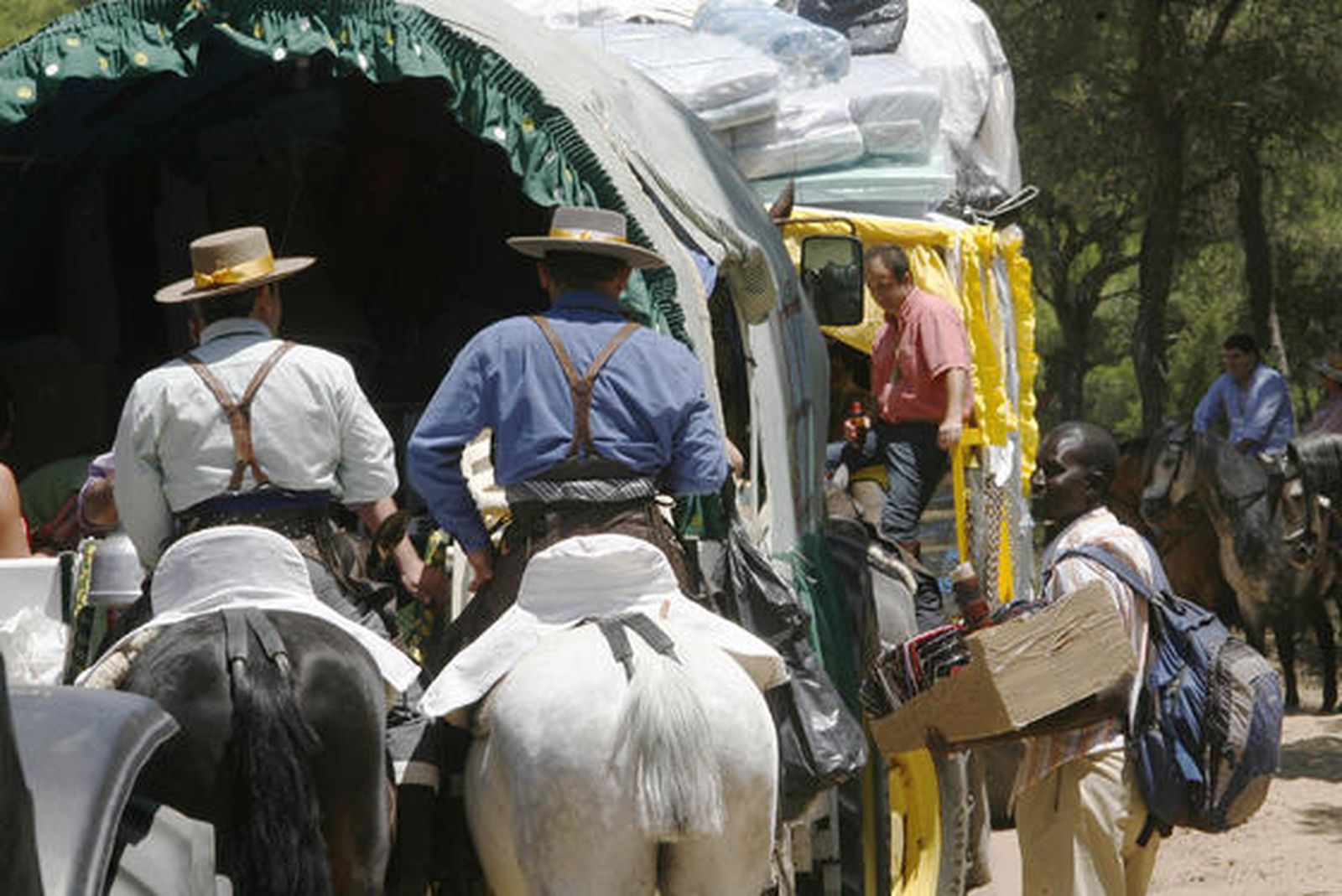 La filial de Sanlúcar cruzó el Guadalquivir camino de El Rocío. 

Foto: Borja Benjumeda