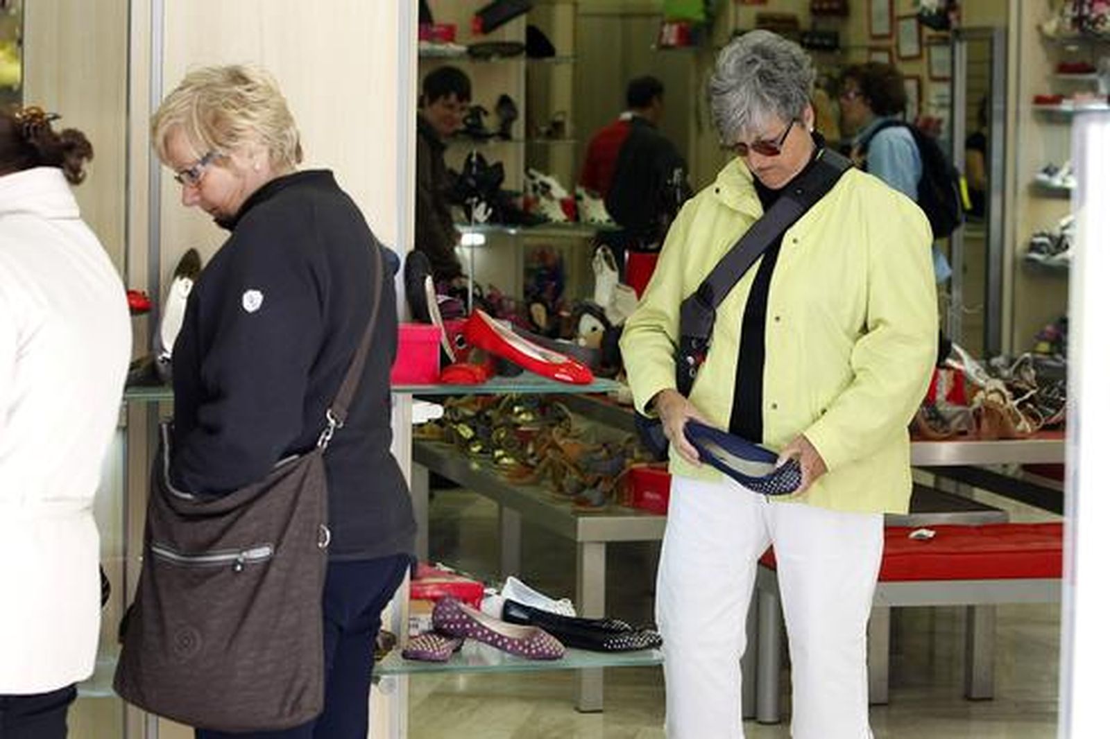 Unos 3.000 cruceristas visitan Cádiz con las escalas del ´Eurodam´ y ´Le Diamant´ en el mes por excelencia de los cruceros. 

Foto: Jose Braza