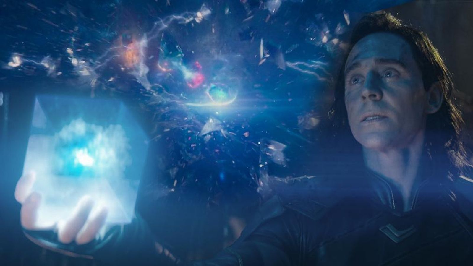 Loki (Tom Hiddleston) sostiene el Teseracto en 'Infinity War' Loki (Tom Hiddleston) sostiene el Teseracto en 'Infinity War'