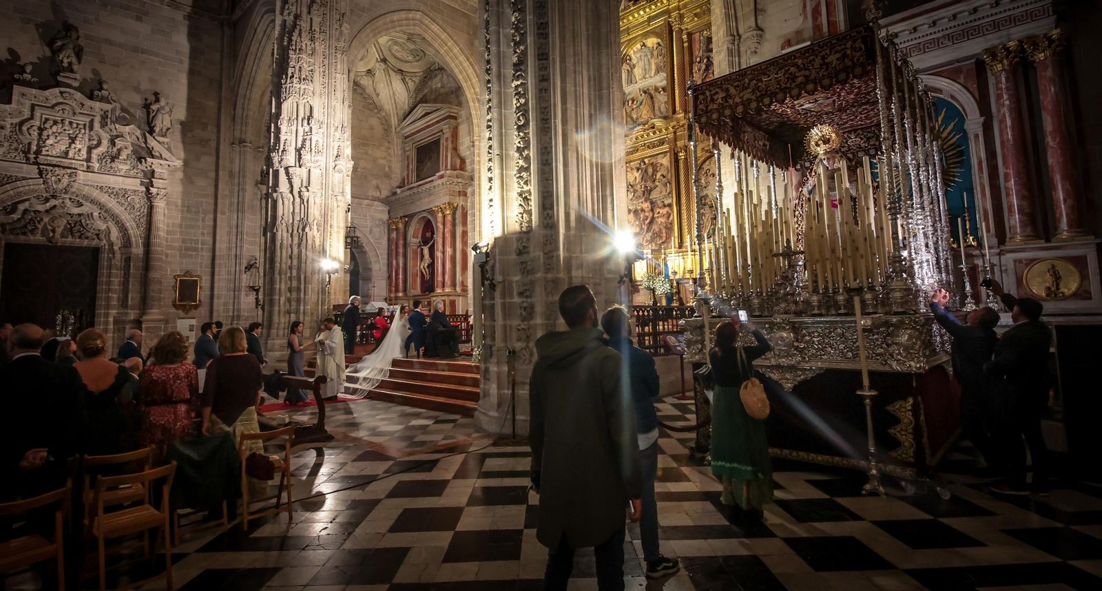 Imágenes de la visita a los templos tras el aplazamiento de la Magna Mariana de Jerez