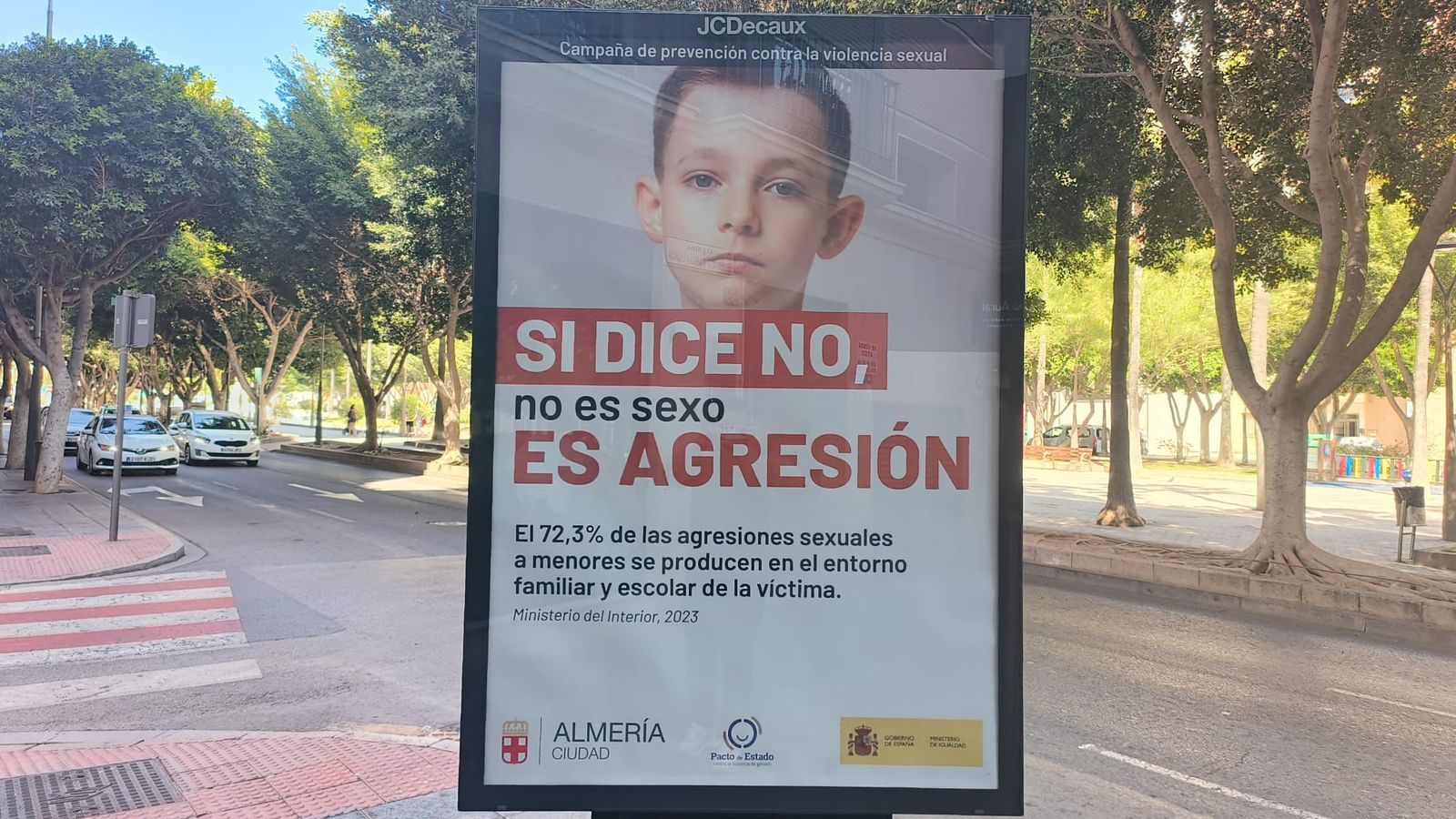 El polémico cartel de la campaña retirado de las calles de Almería