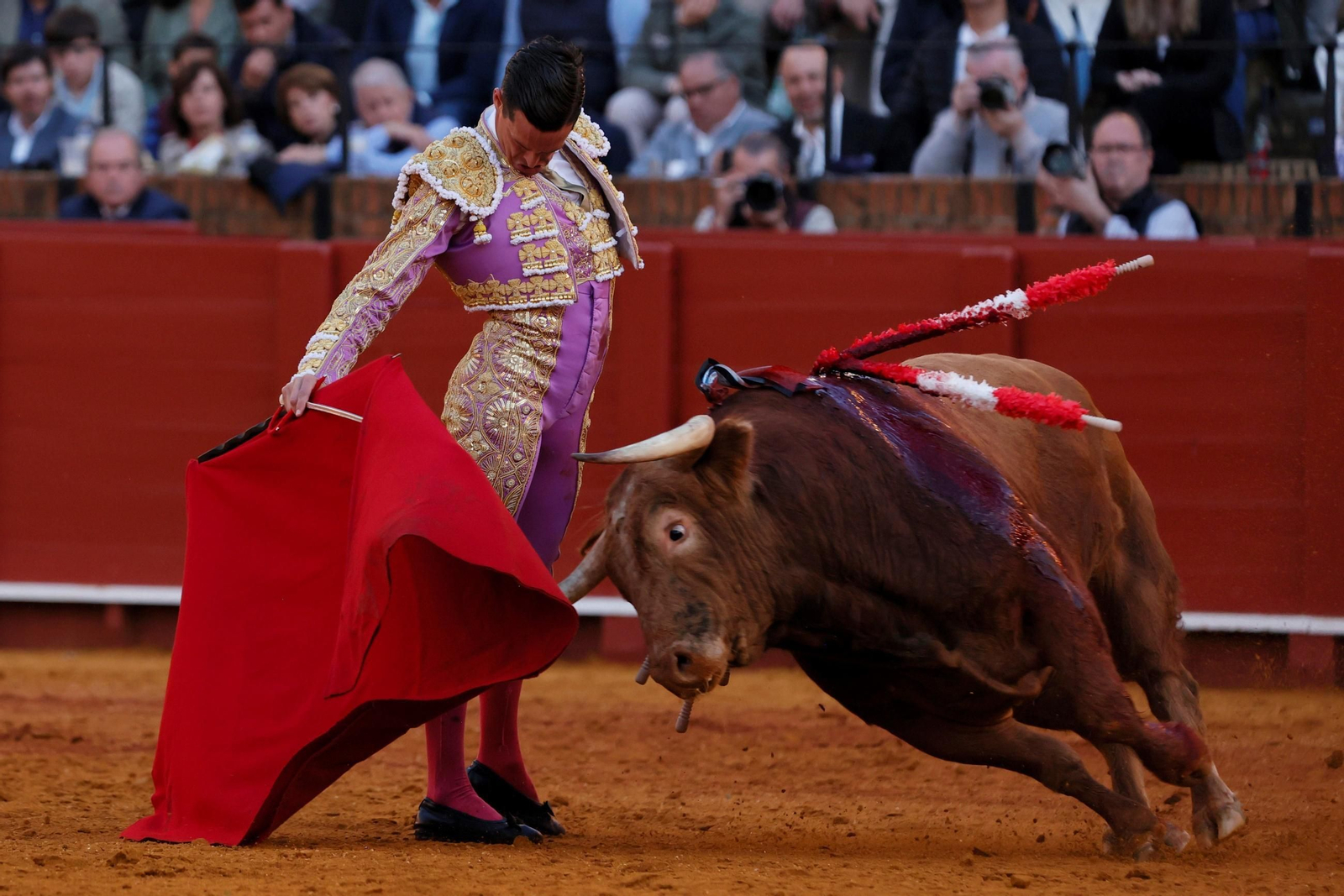 Las fotos de la corrida de David Galván, El Fandi y Ginés Marín en la Maestranza