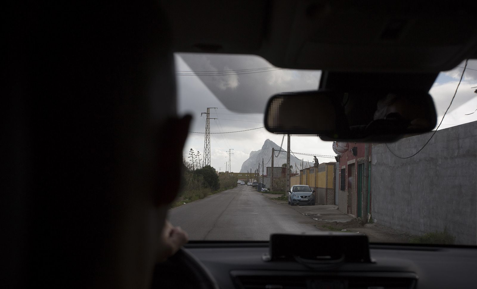 Recorrido en un patrullero de la Policía Nacional a las zonas del narcotráfico en el campo de Gibraltar, en imágenes