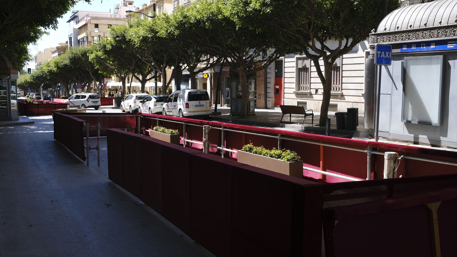 Montaje de la Carrera Oficial para la Semana Santa de Almería