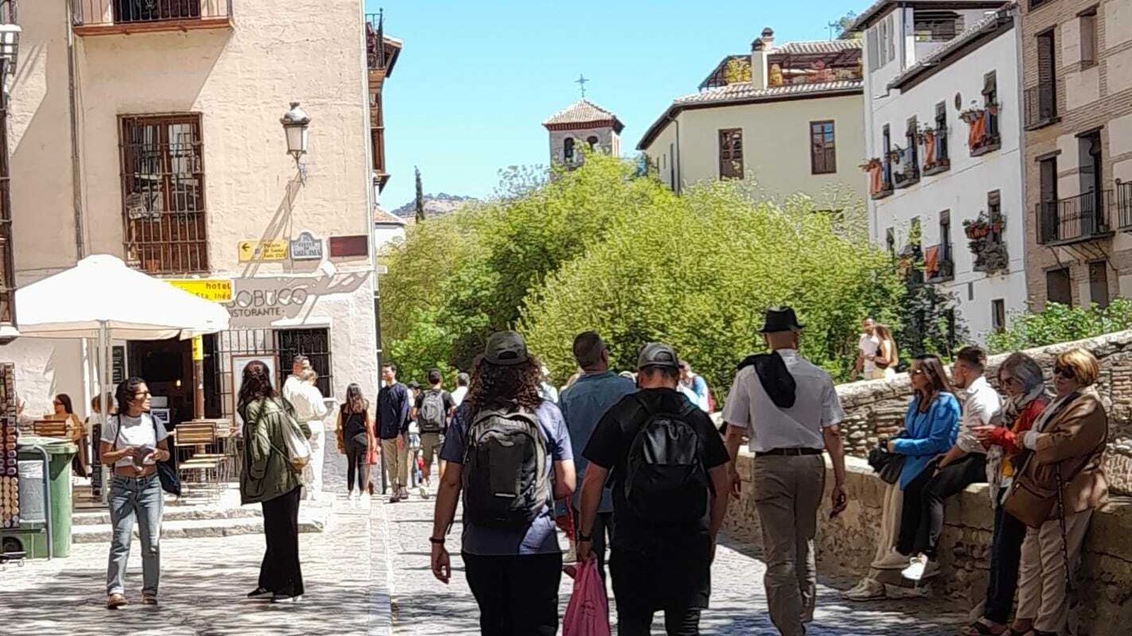 Imagen de la Carrera del Darro a la altura en la que se sitúa la terraza