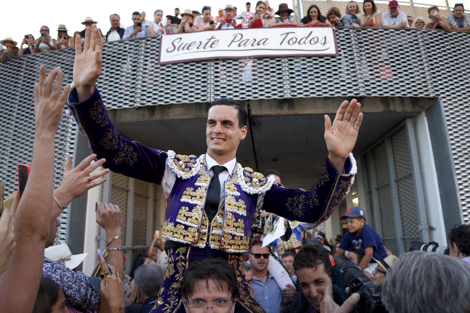 David Galván salió a hombros de la afición francesa este domingo en Istres.