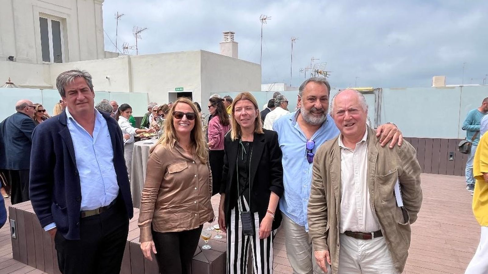 Joaquín Hortelano, Ángela Benavente, la delegada de Cajasol en Cádiz, María del Mar Díez, Diego Joly y Juan Bustamante.