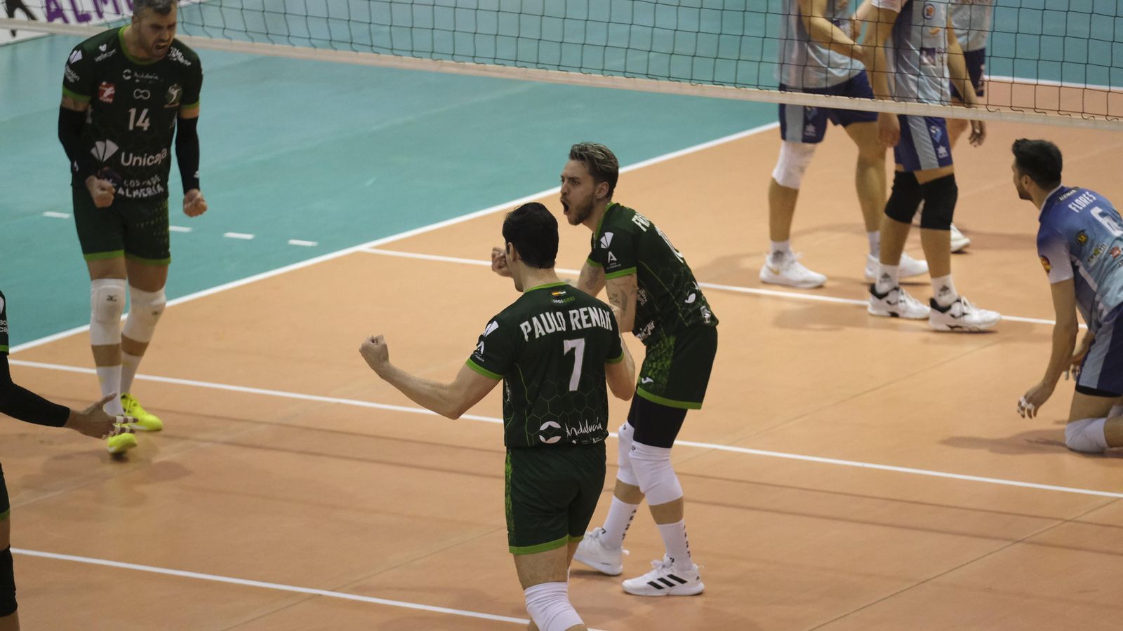 El brasileño celebra uno de los puntos en el decisivo choque contra los sorianos.