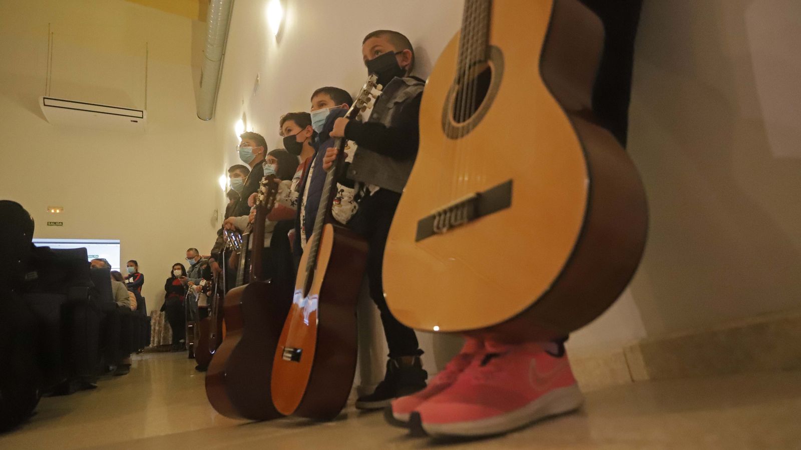 Fotos del acto 'Guitarras al cielo por Paco' en Algeciras
